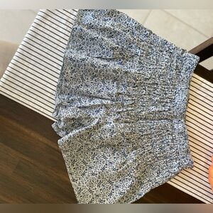 Like new Madewell Smocked Pull-On Shorts in Florentine Floral. Very cute!